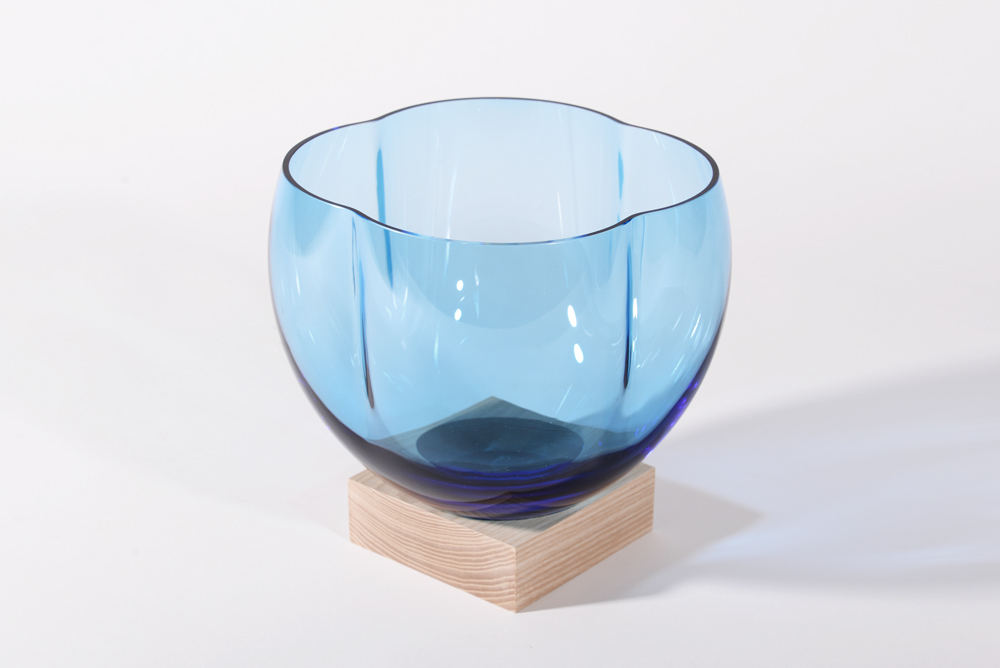 blue-tulip_vase-RoundSquare-Studio_Thier&vanDaalen-web